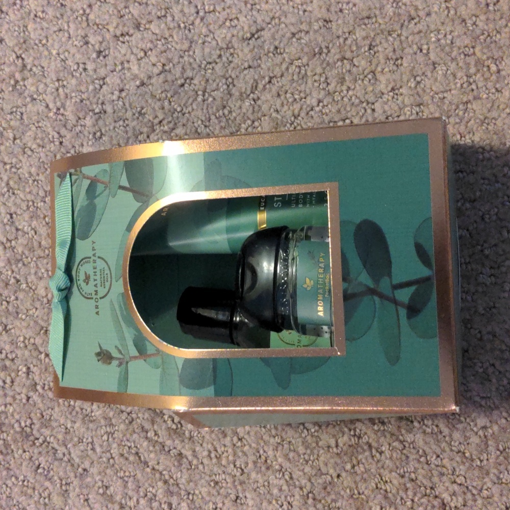 Bath and Body Works NWT Aromatherapy Stress Relief 3 piece set